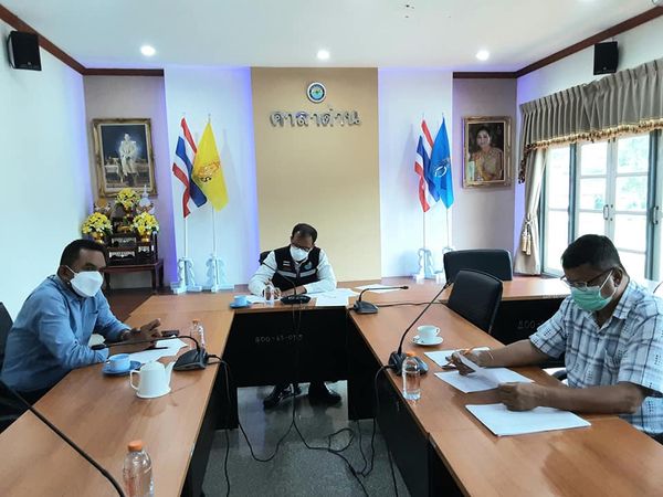 ทต.ศาลาด่าน จัดประชุมซักซ้อมการปฏิบัติงานจัดเก็บค่าธรรมเนียมเก็บขนขยะมูลฝอยพื้นที่ตำบลศาลาด่าน